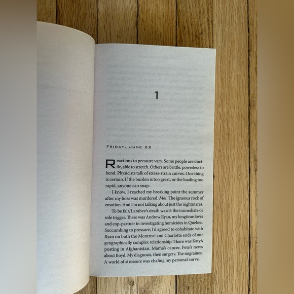 2/$10 Conspiracy Of Bones Kathy Reichs📚 - Picture 4 of 6